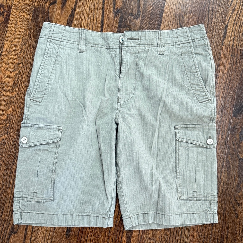 Tommy Bahama olive cargo shorts